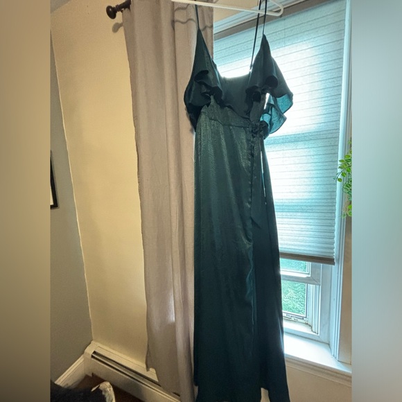 Deep green dress, long elegant with cap sleeve. - Picture 1 of 2